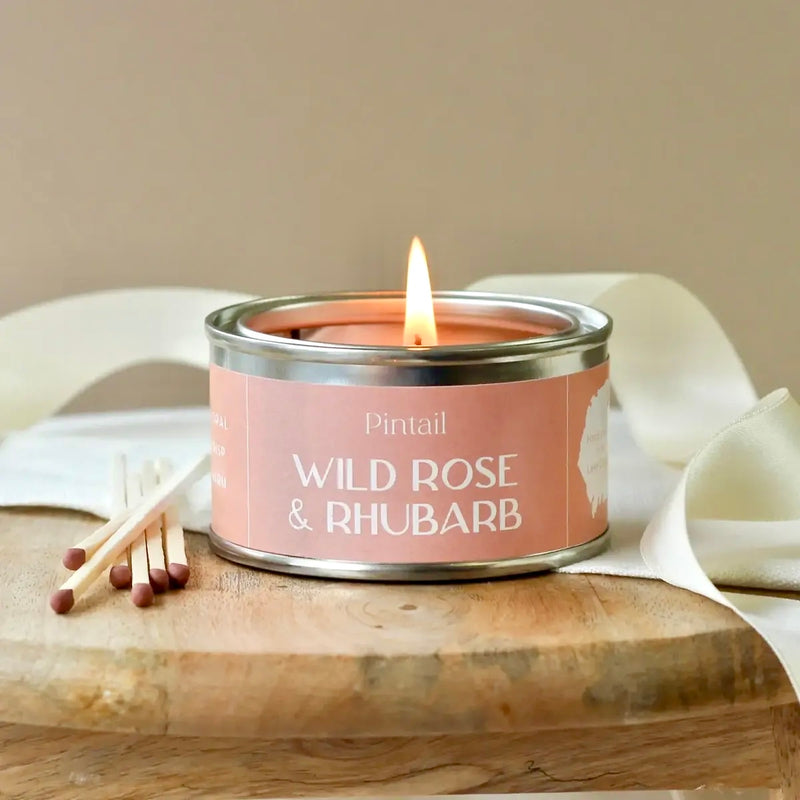 Wild rose & rhubarb candle